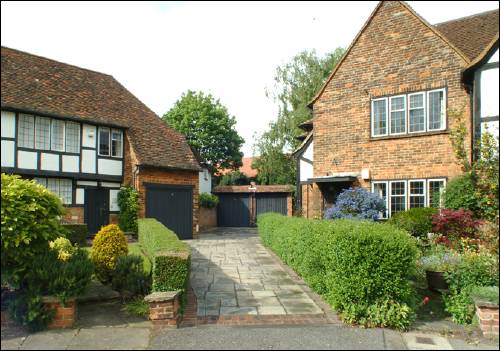 25-27 Edmunds Walk gar